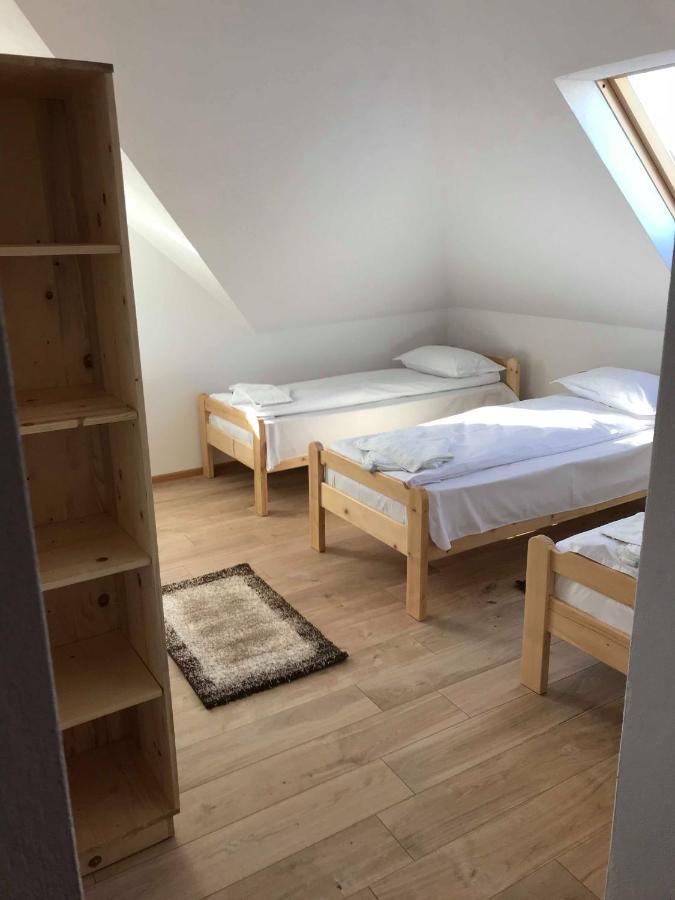 Famives Vendeghaz Bed & Breakfast Racu Ngoại thất bức ảnh