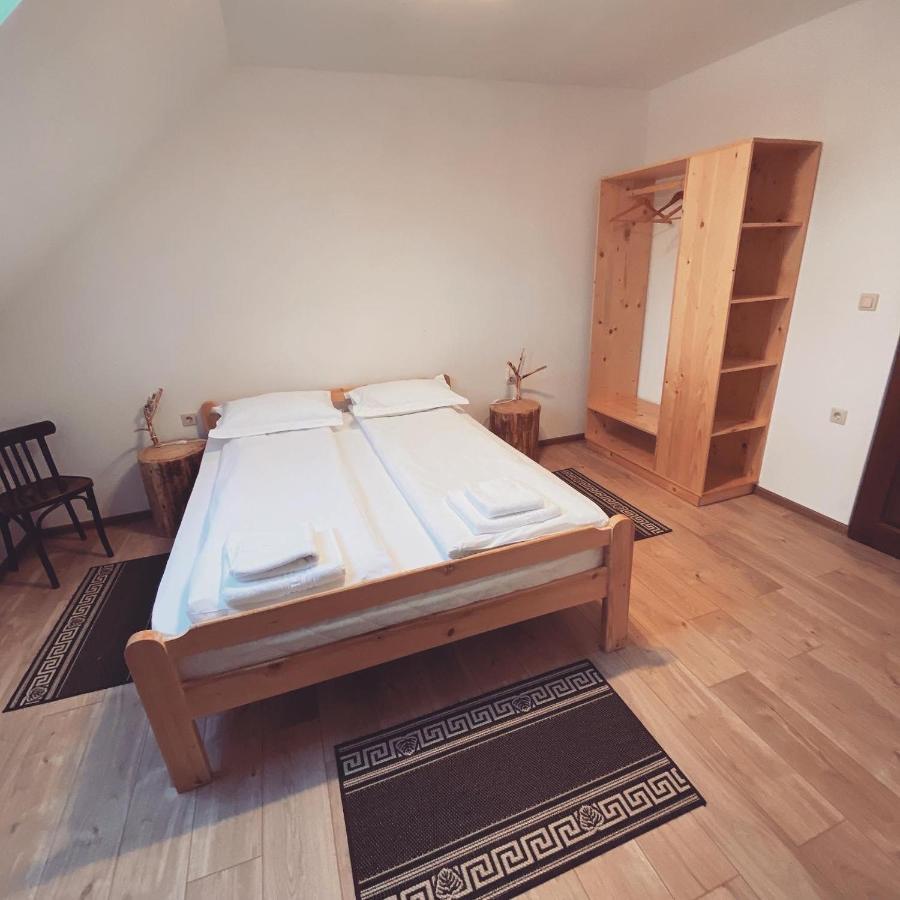 Famives Vendeghaz Bed & Breakfast Racu Ngoại thất bức ảnh