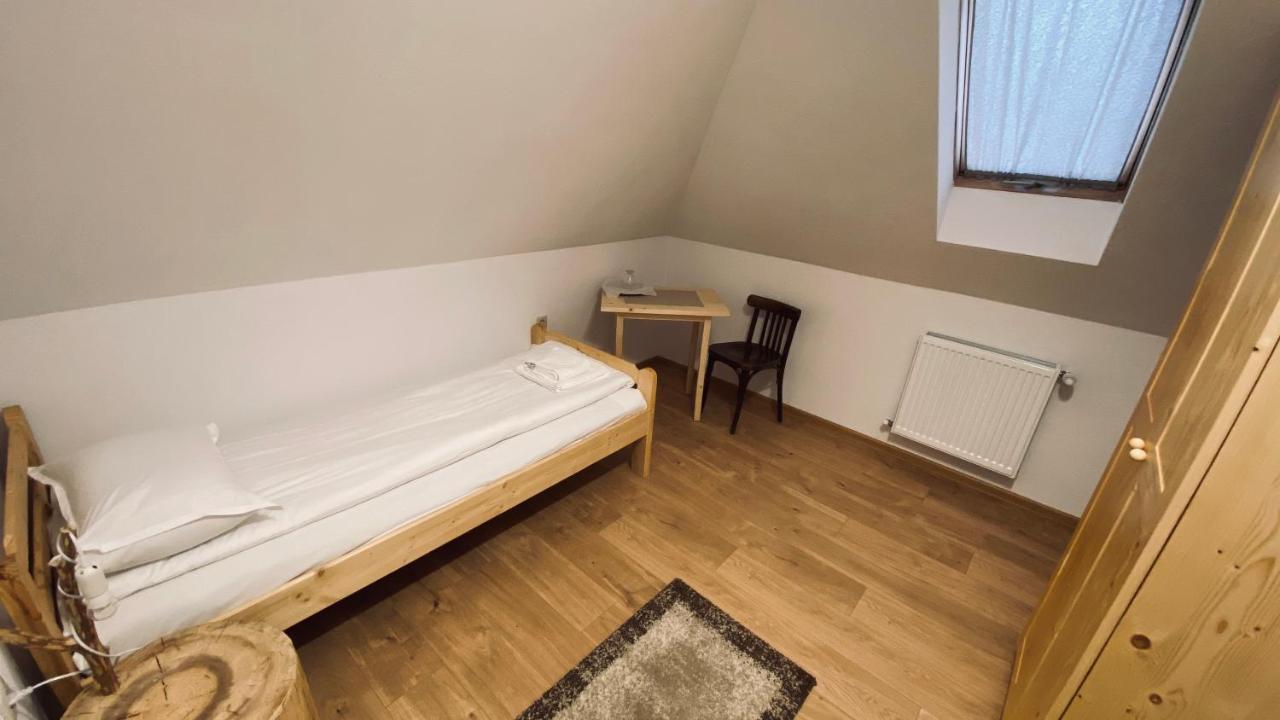 Famives Vendeghaz Bed & Breakfast Racu Ngoại thất bức ảnh