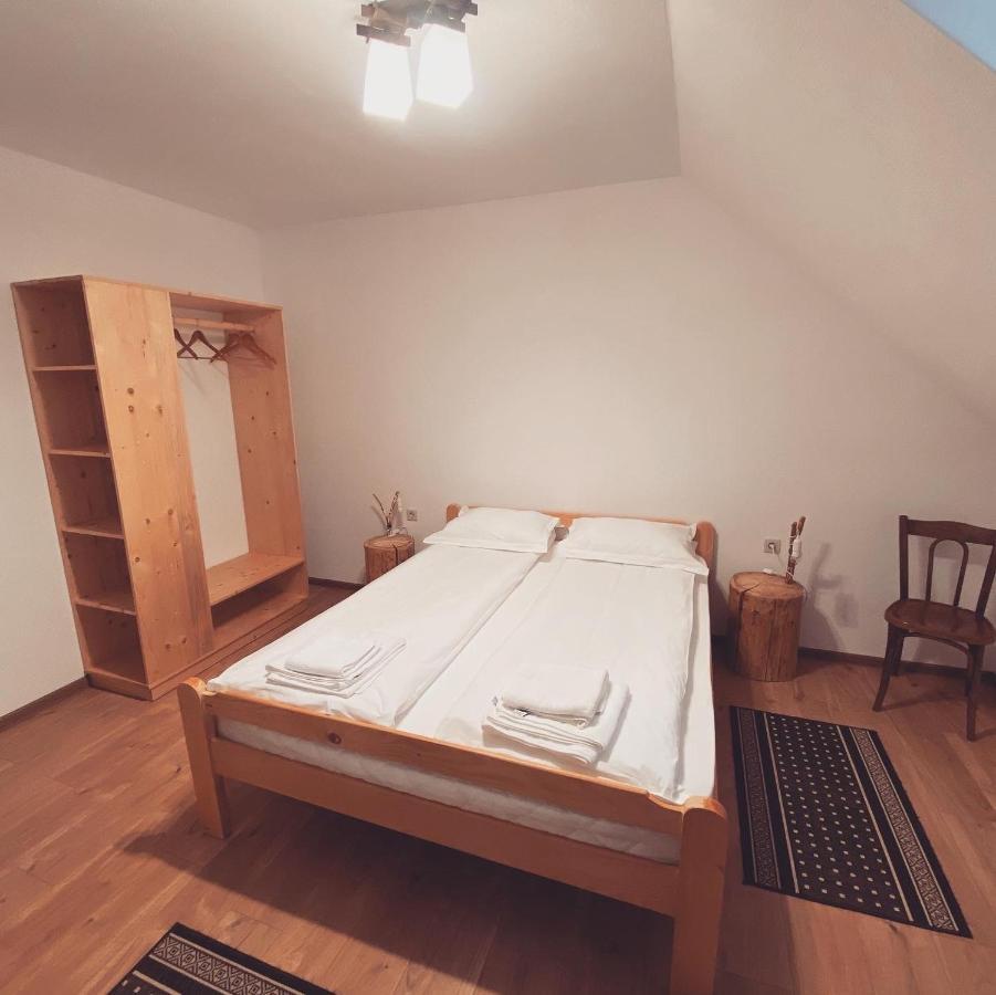 Famives Vendeghaz Bed & Breakfast Racu Ngoại thất bức ảnh