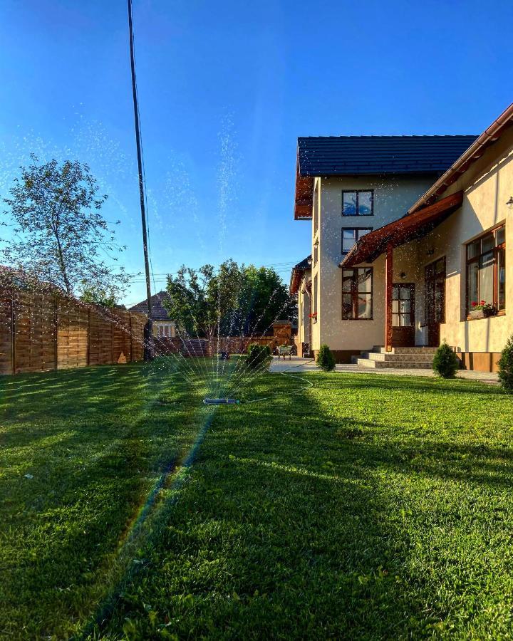 Famives Vendeghaz Bed & Breakfast Racu Ngoại thất bức ảnh