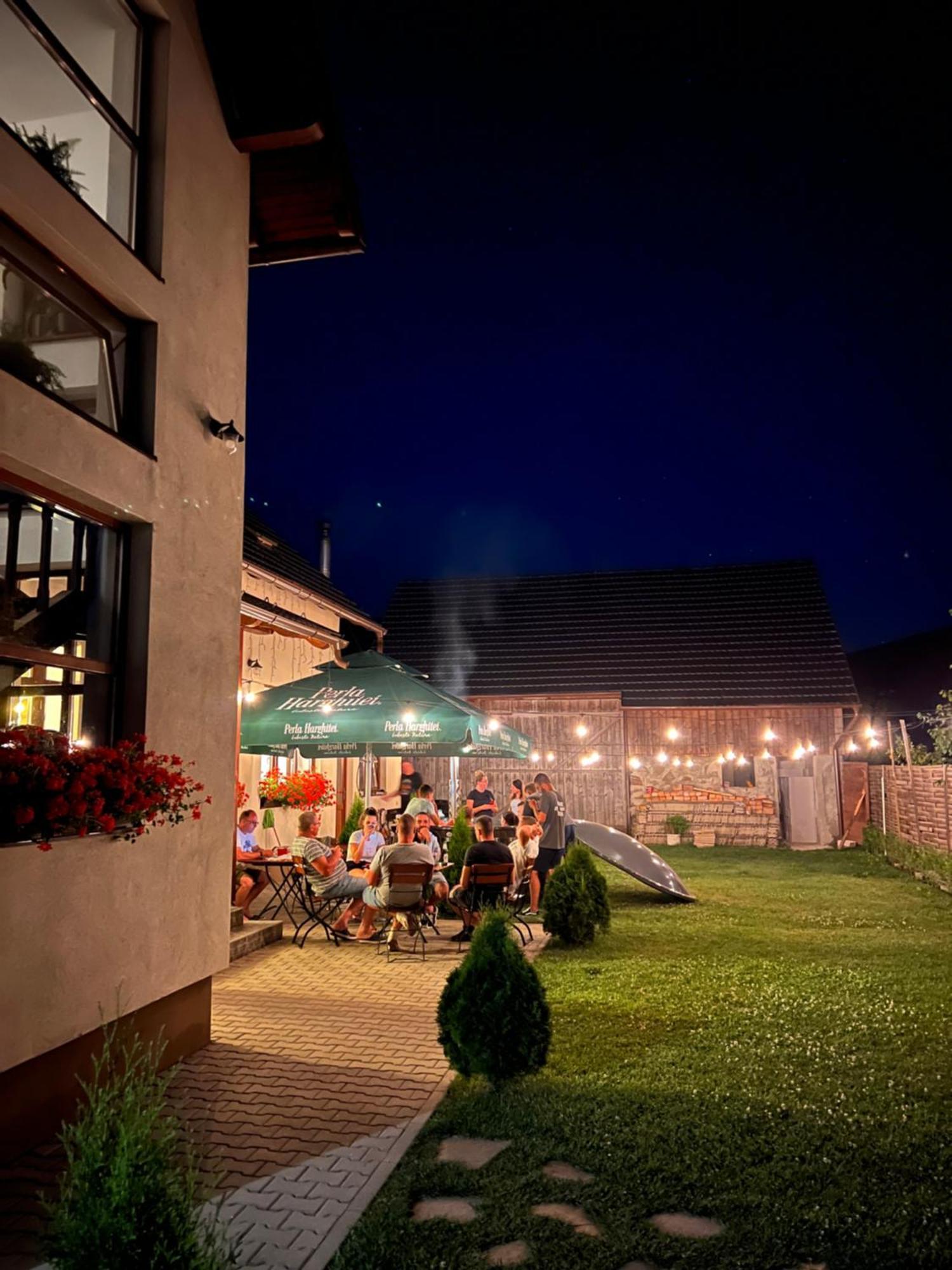 Famives Vendeghaz Bed & Breakfast Racu Ngoại thất bức ảnh