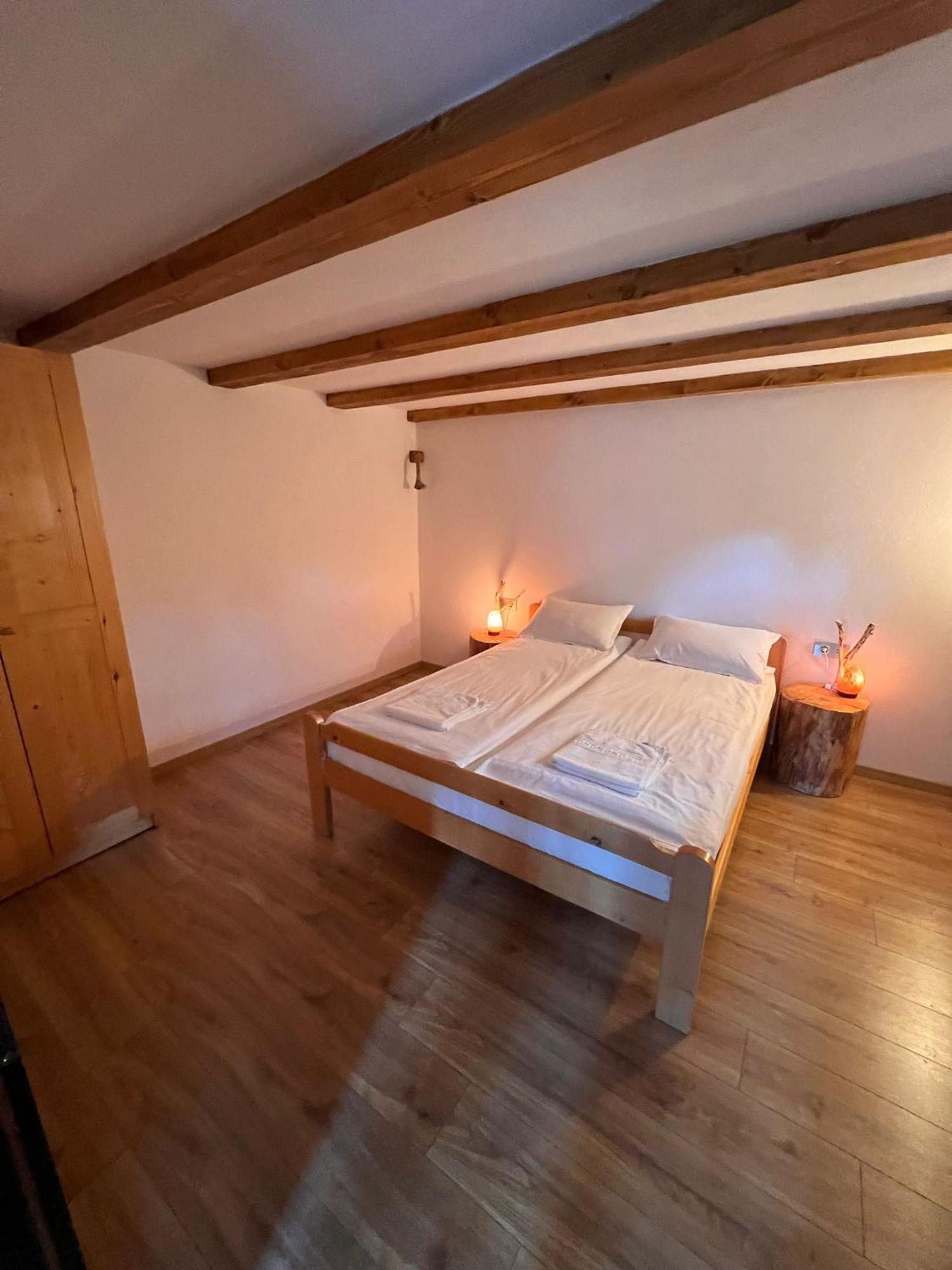 Famives Vendeghaz Bed & Breakfast Racu Ngoại thất bức ảnh