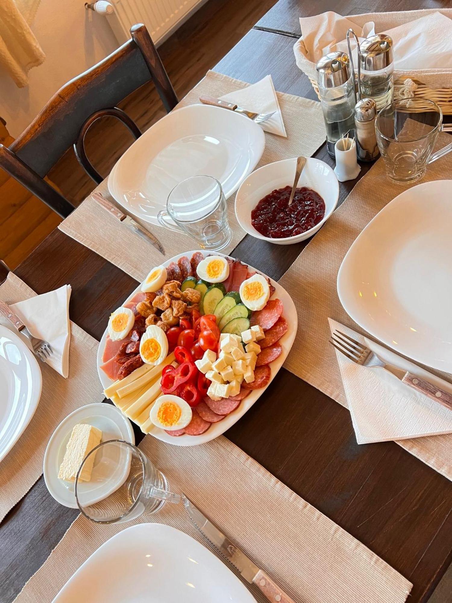 Famives Vendeghaz Bed & Breakfast Racu Ngoại thất bức ảnh