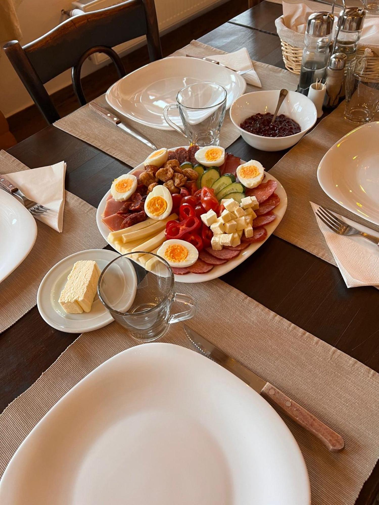 Famives Vendeghaz Bed & Breakfast Racu Ngoại thất bức ảnh