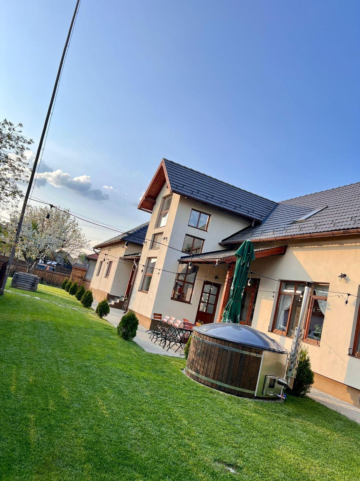 Famives Vendeghaz Bed & Breakfast Racu Ngoại thất bức ảnh