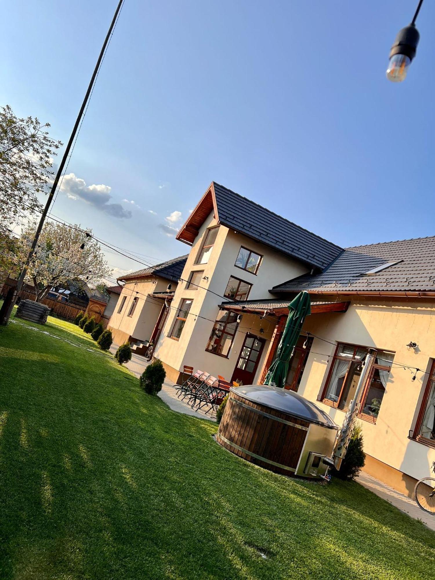 Famives Vendeghaz Bed & Breakfast Racu Ngoại thất bức ảnh
